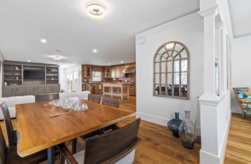 Greenway Plaza-Upper Kirby House | Spacious Luxury Highland Village Retreat near River Oaks/Galleria-4BDR-2 King BD