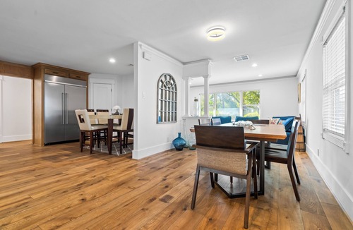 Greenway Plaza-Upper Kirby House | Spacious Luxury Highland Village Retreat near River Oaks/Galleria-4BDR-2 King BD