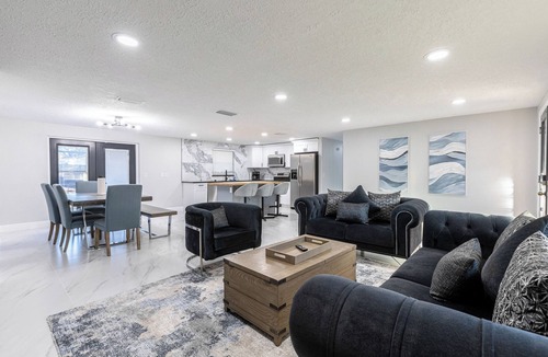 Seffner Community Alliance House | Spacious Luxury Pool Home 5BR Sleeps 12+