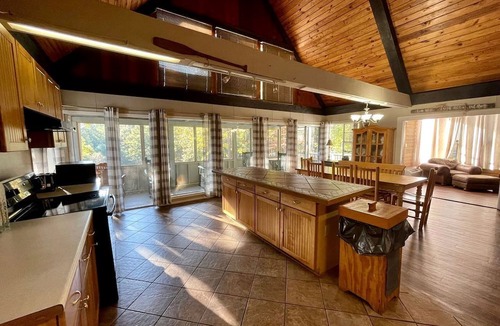 Zwolle Cabin | Spacious Luxury Retreat with Fire Pit & Resort Amenities Near Zwolle, Louisiana