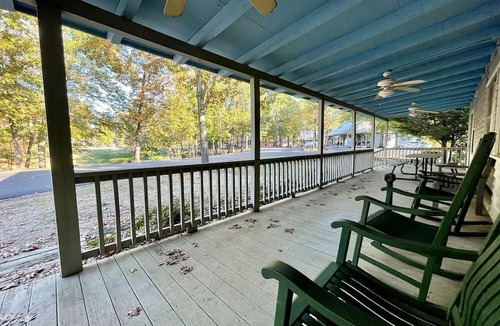 Zwolle Cabin | Spacious Luxury Retreat with Fire Pit & Resort Amenities Near Zwolle, Louisiana