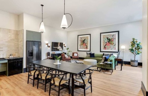 Faubourg Lafayette Hotel | Spacious NOLA Combo | 2 Units | Shared Pool