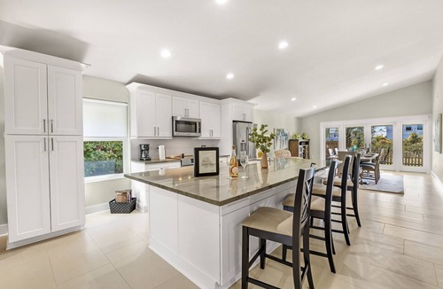 Crystal Beach House | Spacious Open Beach Home ~ Huge Veranda ~ BBQ ~ Beach Gear ~ Community Pool