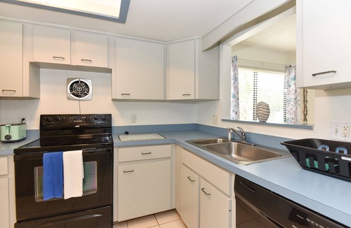 South Daytona House | Spacious Pet-Friendly Beach Getaway!