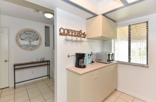 South Daytona House | Spacious Pet-Friendly Beach Getaway!