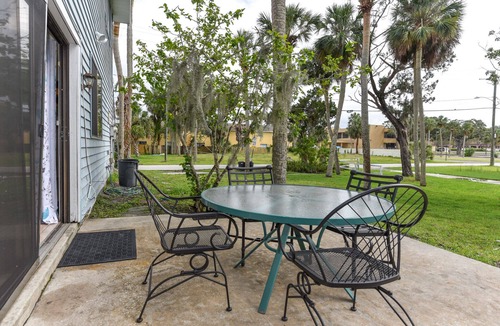South Daytona House | Spacious Pet-Friendly Beach Getaway!