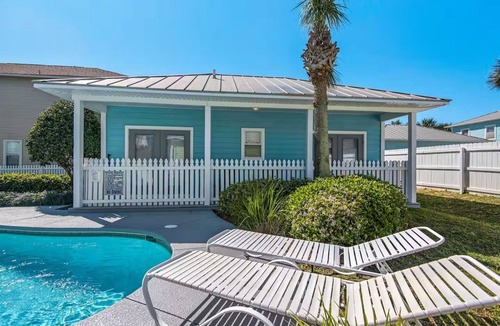 Crystal Beach House | Spacious, pet-friendly, 5-bedroom house with private pool and steps to the beach