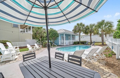Crystal Beach House | Spacious, pet-friendly, 5-bedroom house with private pool and steps to the beach