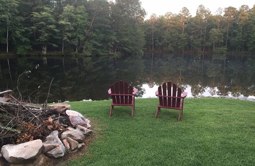 Duncanville House | Spacious Private Lakeside Home - Waterfall Pool 11 Miles From Campus