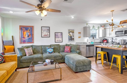Tulane - Gravier House | Spacious Retreat by FQ | Mini-Pool | EV Parking, | Parking | Patio | Laundry | 1GB Wifi | Parkview |