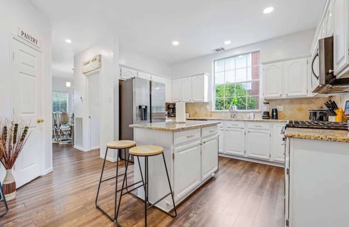 Allen House | Spacious Retreat Pool Oasis | PingPong | Sleeps16