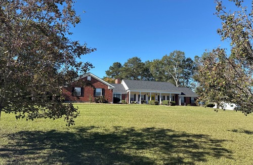 West Monroe House | Spacious Retreat with room for large groups! 2 living areas and a large kitchen.