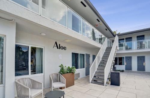 Galt Mile Apartment | Spacious Two Double Suite with Kitchenette at Ocean Blvd