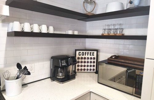 South Venice House | Spacious Updated 7 Min to Beach. Loaded w/amenities Private and fenced yard PETS