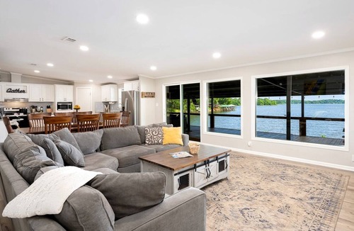 Hemphill House | Spacious Vacation Rental with Stunning Lake Views from the Incredible Deck for an Amazing Getaway in Sabine National Forest in Hemphill, Texas