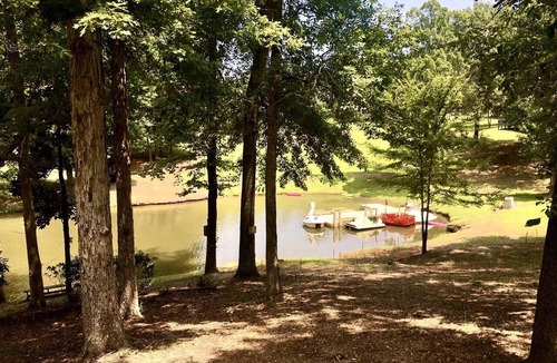 Zwolle Cabin | Spacious Waterfront Cabin with Stocked Pond Views & Resort Amenities near Zwolle, Louisiana