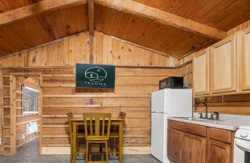 Madill Hotel | Spacious Wooden Suite #6 By The Lake at Texoma Shores Resort