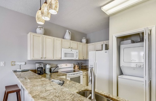 Holiday Isle Condo | SPC 9206- Gorgeous 1 BR - sleeps 6 by RedAwning