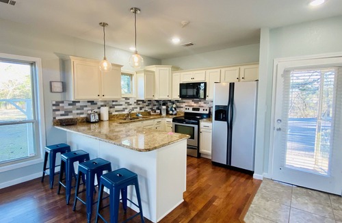 Jones Mills Condo | Spectacular mountain & Lake Catherine view w/sunsets. All rooms updated in 2023!