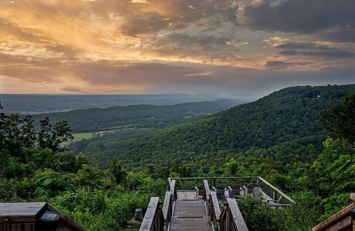 Fort Payne Cabin | Spectacular Cabin with Home Theater and Fire Pit in Fort Payne, Alabama