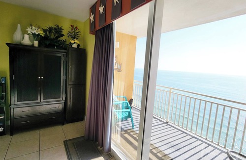 West Panama City Beach Condo | Splash! Gorgeous Beachfront WaterPark Lazy River, Netflix,Beach Service included