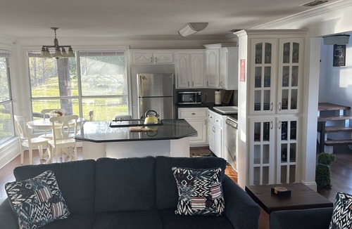 Lottie House | Sportsman's Paradise Secluded Home With Guest House.
