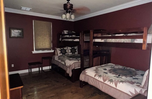 Port Sulphur Cabin | Sportsmens Heaven, 30 Min. from New Orleans, LA
