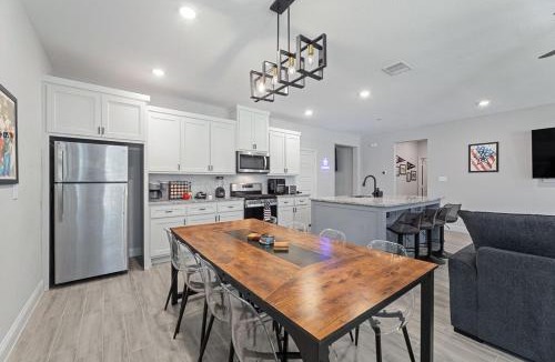 Central Arlington House | Sporty Spot - Hot Tub - Walk to AT&T Stadium