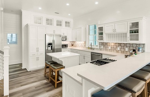 Sunnyside House | Spotless beachfront dream with views, a shared pool, & sports courts