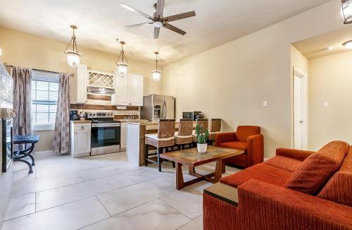 Faubourg Lafayette Apartment | St Charles Spacious Condo in the Heart of the City