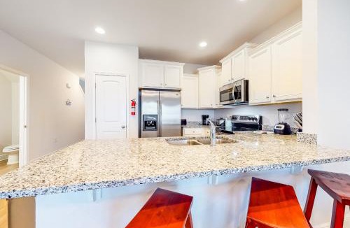 Thomas Drive House | Starfish in the Sand