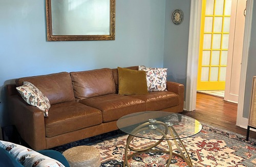 Tyler Cottage | Stars Hollow House · Pet Friendly 3 Bedroom in Tyler's Historic District