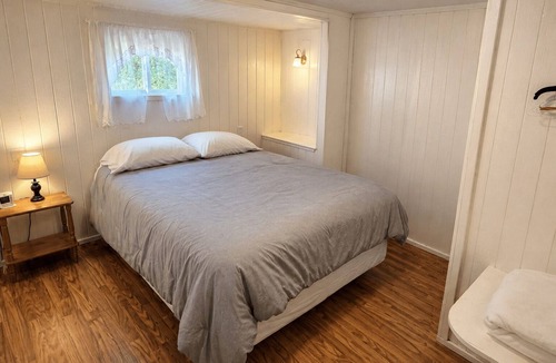 West Tawakoni Cabin | Stateroom - Two bedroom cabin right on the water!