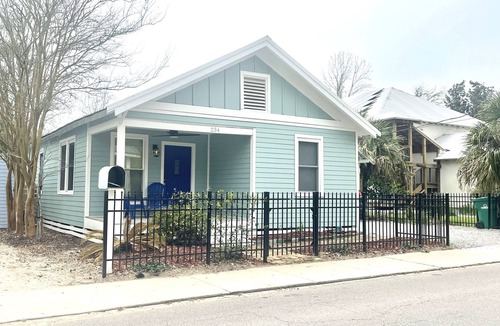 Old Town House | Stay at Bay Haven! A Bohemian Bungalow with a Private Pool