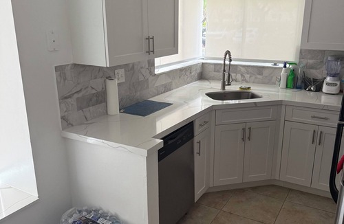 Plantation Apartment | Stay close to shopping paradise! Apartment near Sawgrass and Hardrock stadium