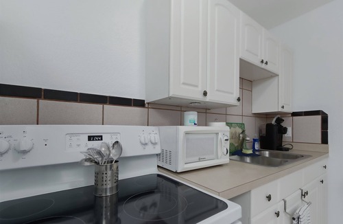 Downtown Dunedin Cottage | Stay in Downtown Dunedin Walk Everywhere