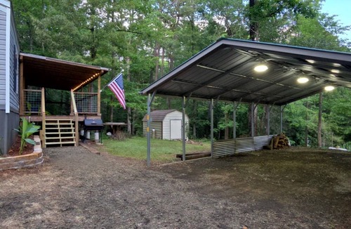 Hemphill House | Stay minutes from the Indian Mounds and White Oak launches in comfort.
