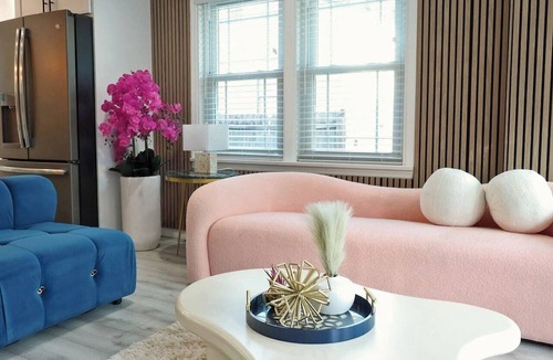 Old Seminole Heights House | Stay & Play Downtown Tampa Sleeps 10- HotTub & Bar