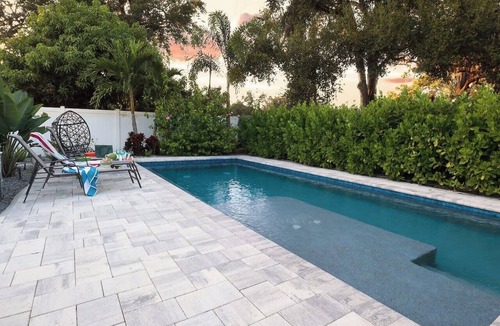 Old Seminole Heights House | Stay & Play Downtown Tampa Sleeps 10- HotTub & Bar