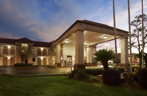 Broadmoor Hotel | Staywell Suites