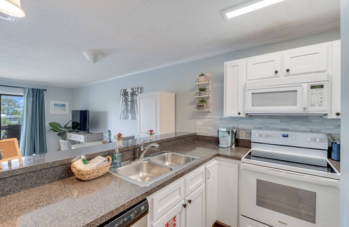 Gulf Lagoon Beach House | Steps from Beach, 3bed 3bath, Sleep 6, Sunrise Water View, Monthly Rates
