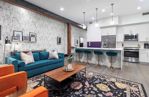 Central Business District Hotel | Steps to French Quarter | Rooftop Pool | Hotel