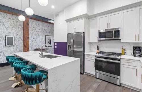 Central Business District Hotel | Steps to French Quarter | Rooftop Pool | Hotel