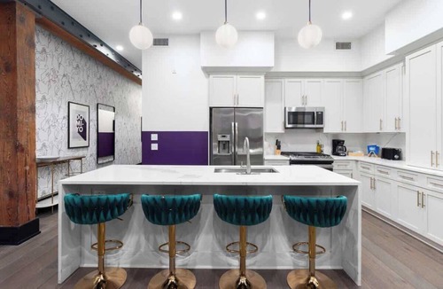 Central Business District Hotel | Steps to French Quarter | Rooftop Pool | Hotel