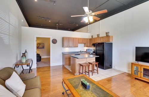 Marshall Apartment | Steps to Restaurants & Shops! Dtwn Marshall Apt