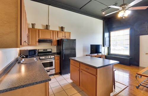 Marshall Apartment | Steps to Restaurants & Shops! Dtwn Marshall Apt