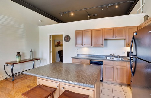 Marshall Apartment | Steps to Restaurants & Shops! Dtwn Marshall Apt
