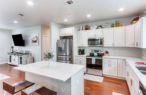 Long Beach House | Steps to Sand! Family-Friendly Long Beach Escape