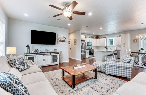 Long Beach House | Steps to Sand! Family-Friendly Long Beach Escape