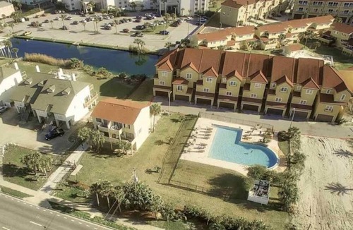 Villa Segunda House | Steps to the beach! Blue Angels!